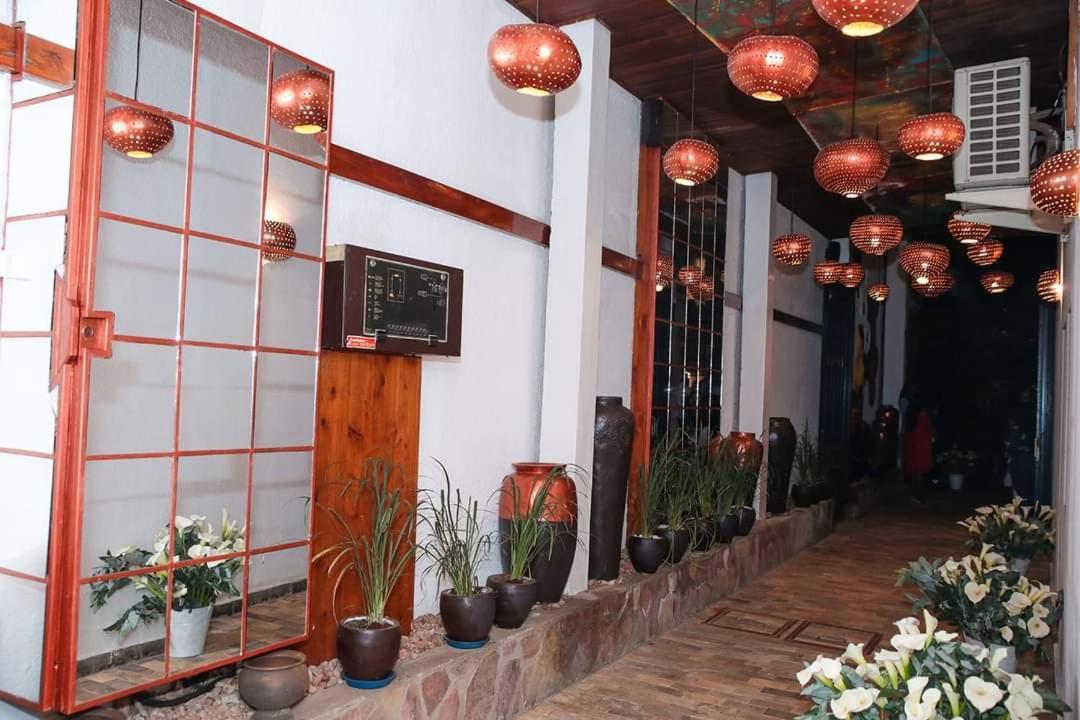 Botanika Hotel ブジュンブラ エクステリア 写真