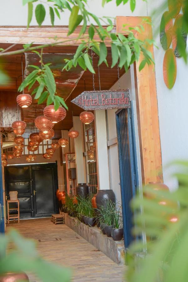 Botanika Hotel ブジュンブラ エクステリア 写真