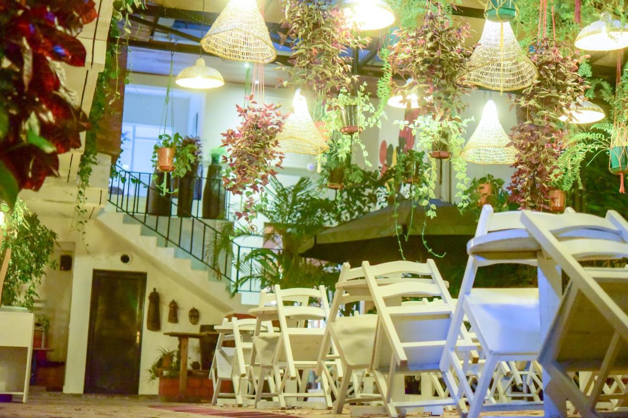 Botanika Hotel ブジュンブラ エクステリア 写真